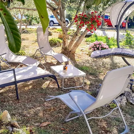 3 Bedroom Gorgeous In Apartment *