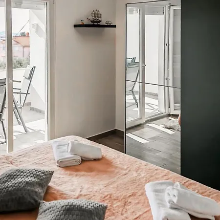 3 Bedroom Gorgeous In Apartment *